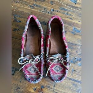 Minnetonka Red Baja Aztec Tapestry Womens Size 8 Moccasins Slip On Leather Laces